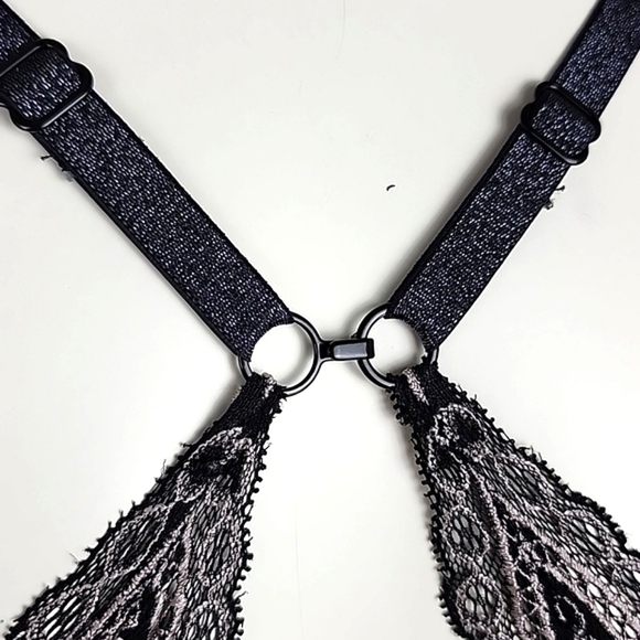 ⭐️2/ $40⭐️ La Senza Beyond Sexy Classic Plunge Push Up Black Lace Bra Size 32B - Picture 4 of 16